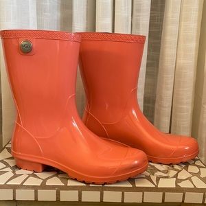 UGG RAINBOOTS- CORAL SZ 10